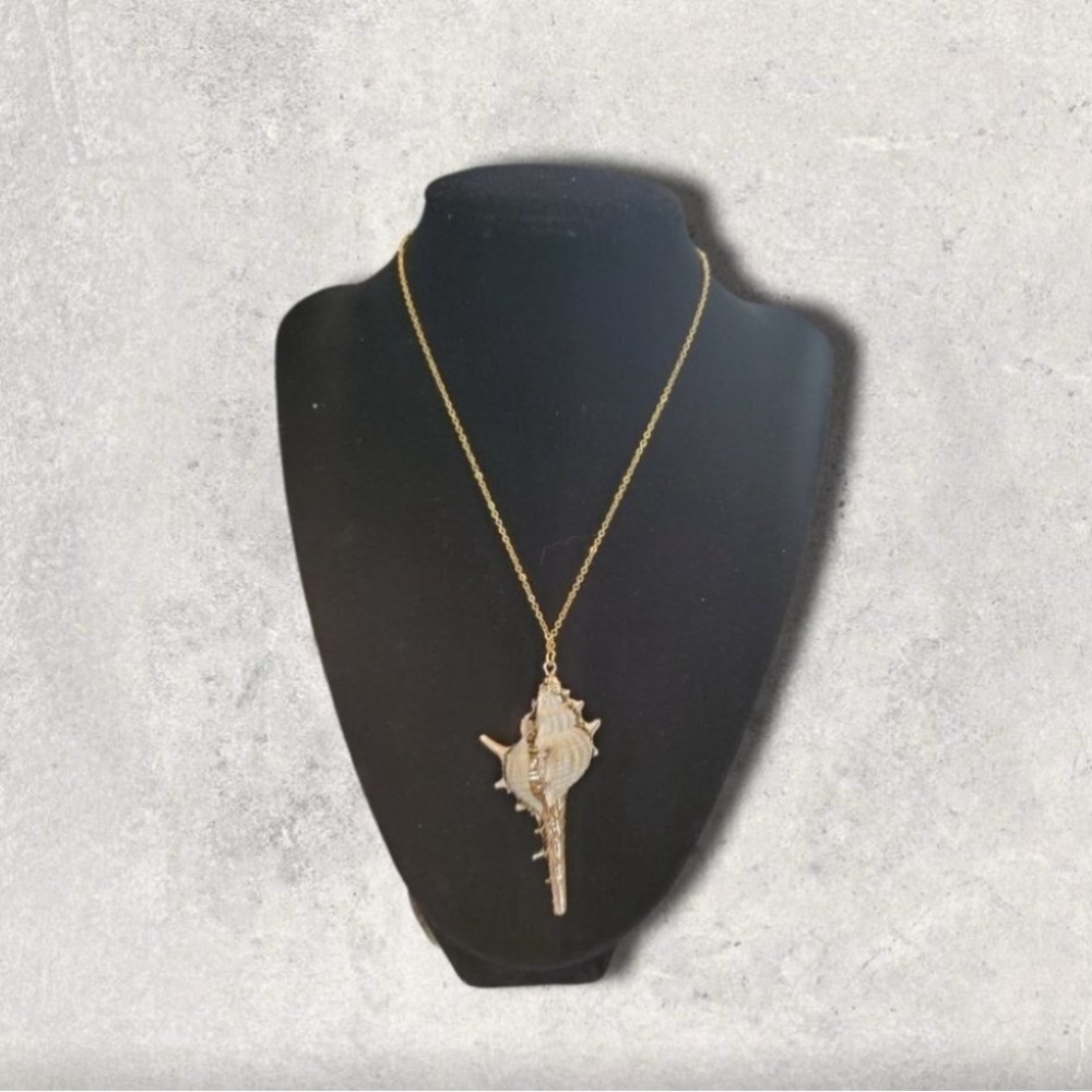 Gold and Cream Shell Pendant Necklace